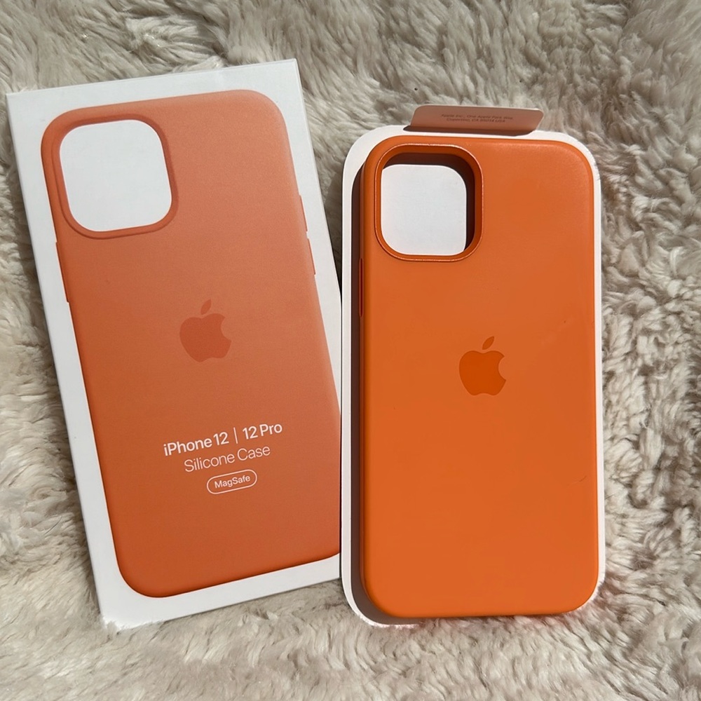 Apple Silicone Case with MagSafe  for iPhone 12 | iPhone 12 Pro - Kumquat